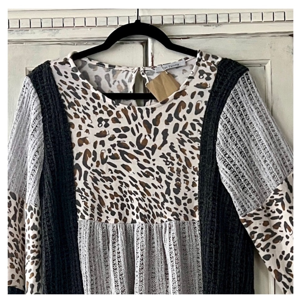 🟠NWT CES FEMME Bubble Sleeve Top - Light Gray/Charcoal Crochet & Animal Print LG - Picture 2 of 5